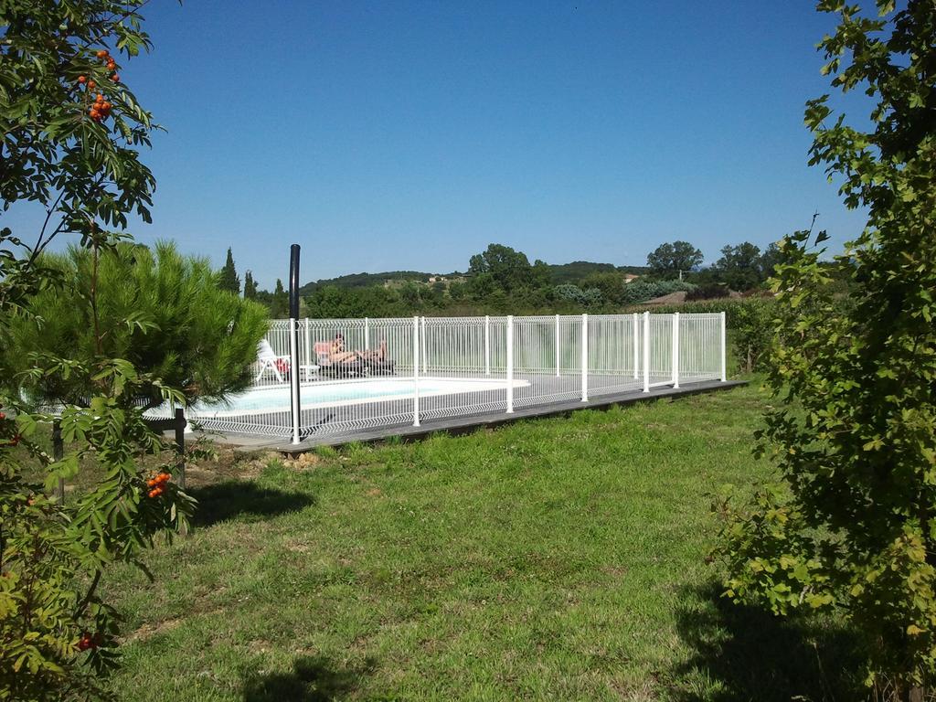 Les Roulottes-Gites De La Ferme De L'Autruche Dromoise Livron-sur-Drôme Exterior foto